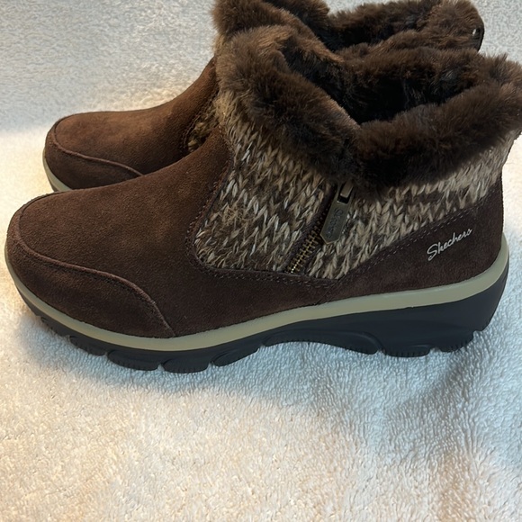 Skechers Women's Brown Ankle Boots. NEW - Picture 4 of 9